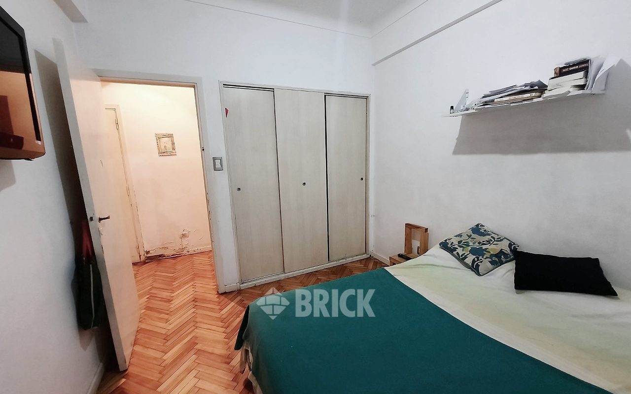 RIVADAVIA, AV. al 2000 Piso 8 13