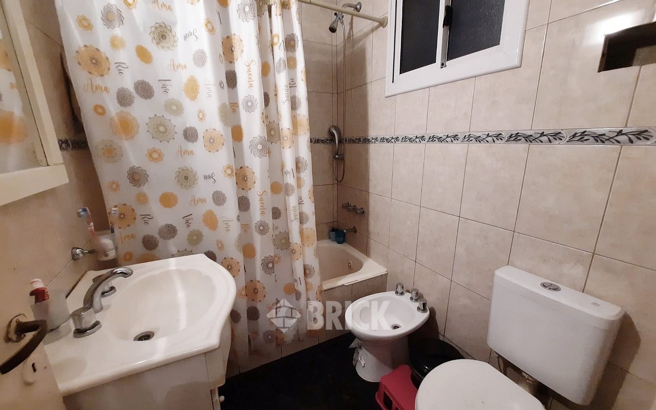 RIVADAVIA, AV. al 2000 Piso 8 14