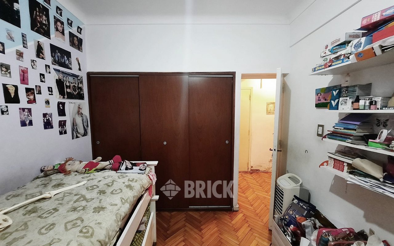 RIVADAVIA, AV. al 2000 Piso 8 18