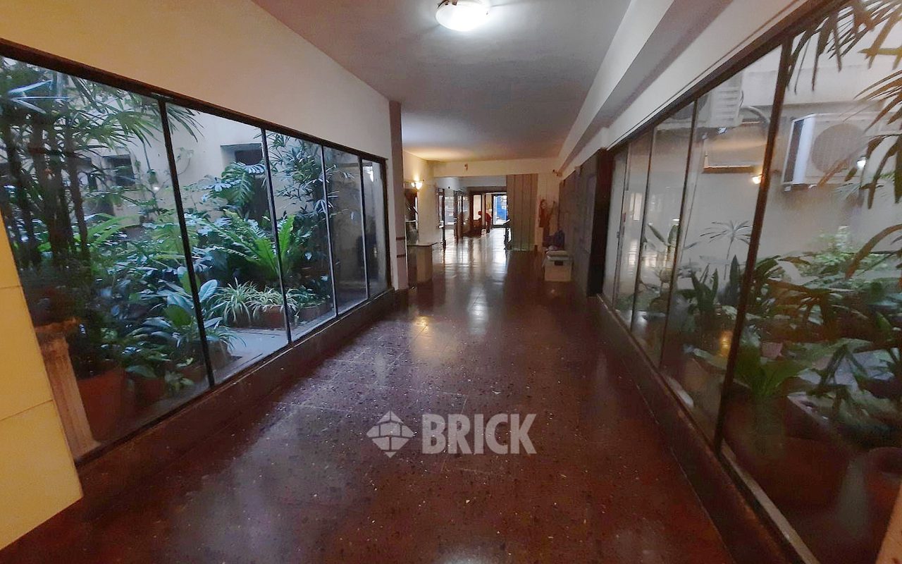 RIVADAVIA, AV. al 2000 Piso 8 20