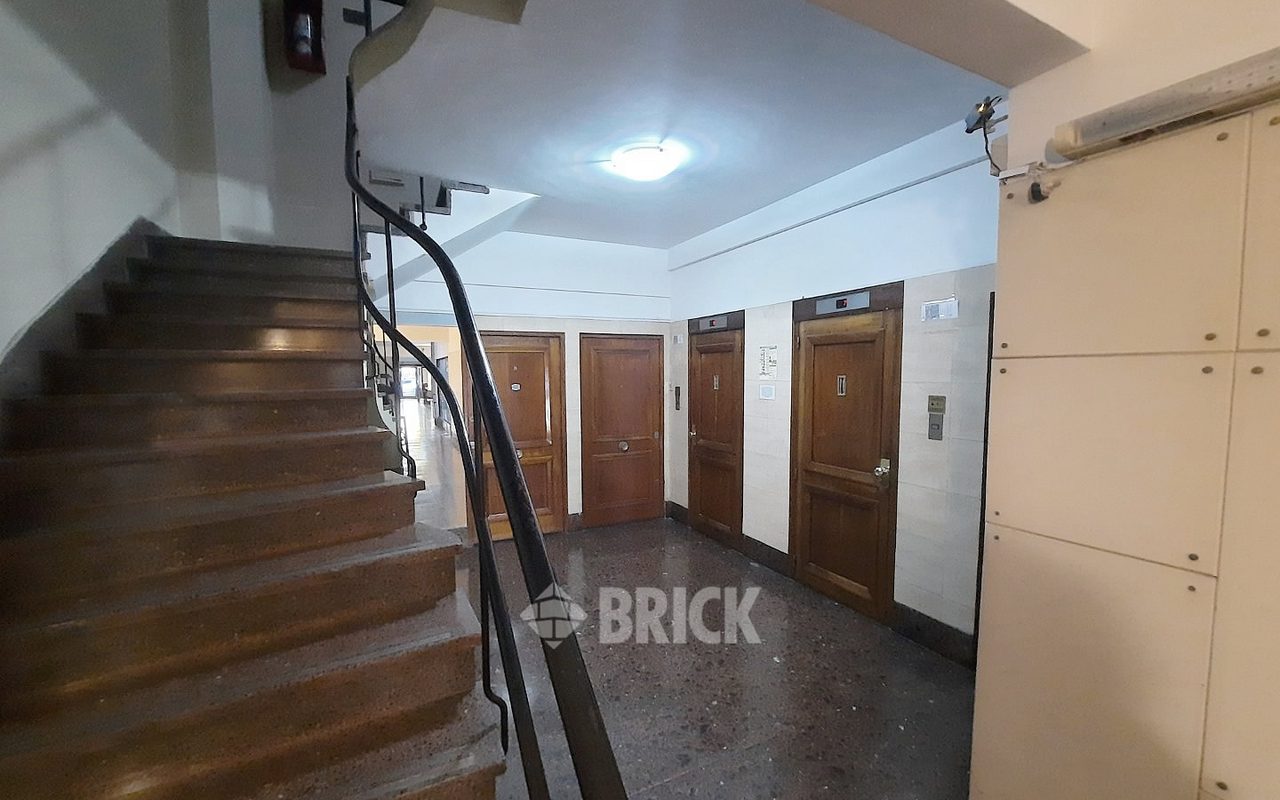 RIVADAVIA, AV. al 2000 Piso 8 21