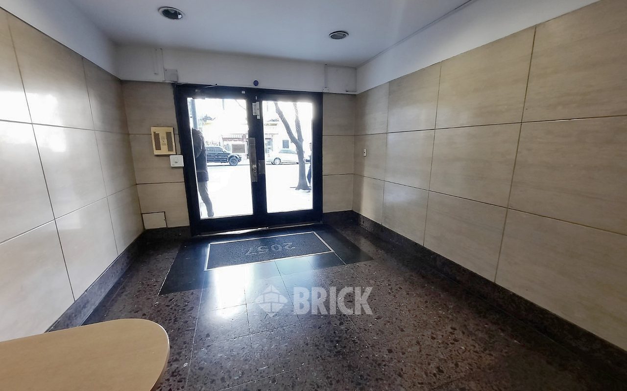 RIVADAVIA, AV. al 2000 Piso 8 23