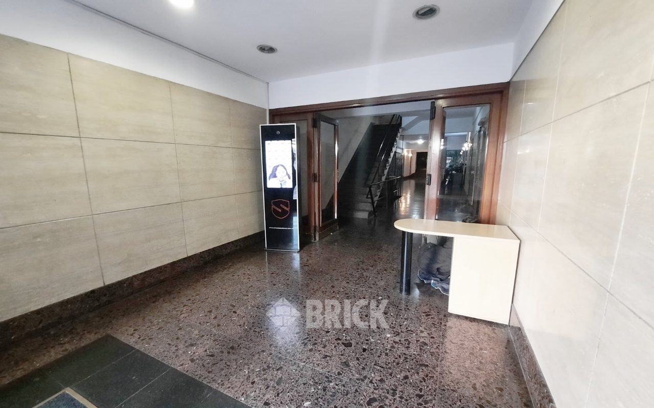 RIVADAVIA, AV. al 2000 Piso 8 24