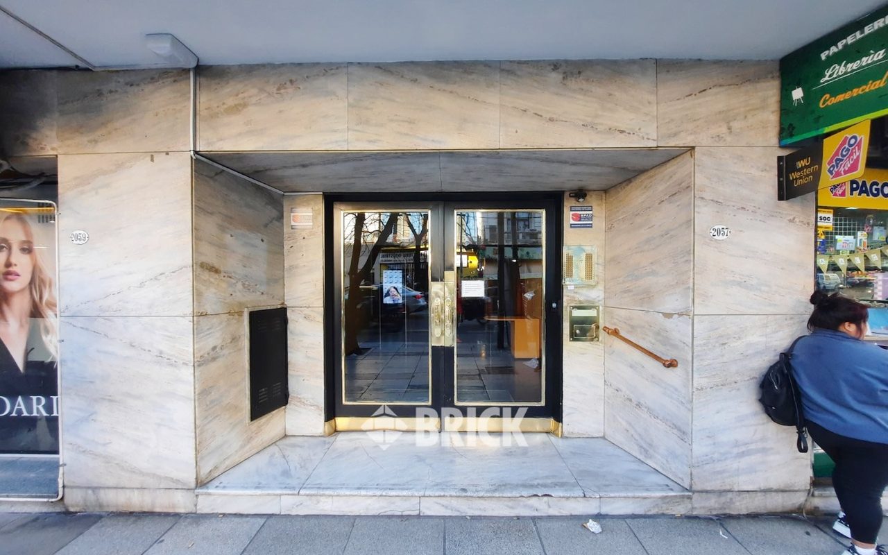 RIVADAVIA, AV. al 2000 Piso 8 25
