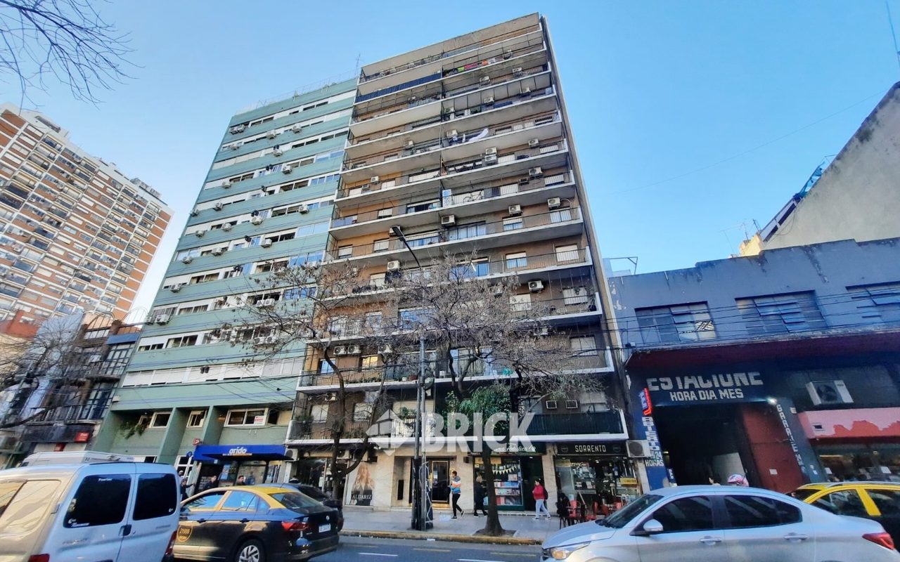 RIVADAVIA, AV. al 2000 Piso 8 26
