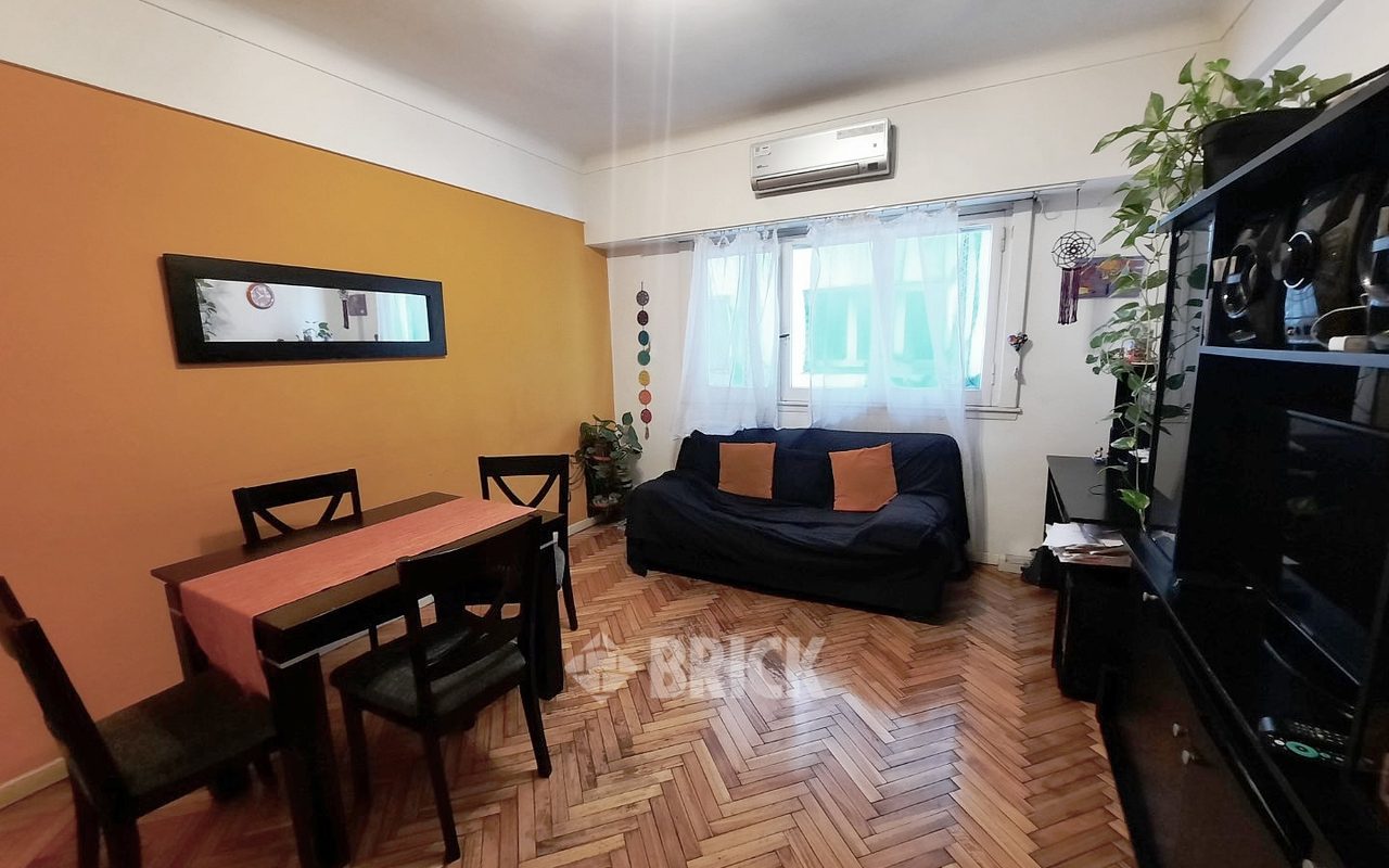 RIVADAVIA, AV. al 2000 Piso 8 3