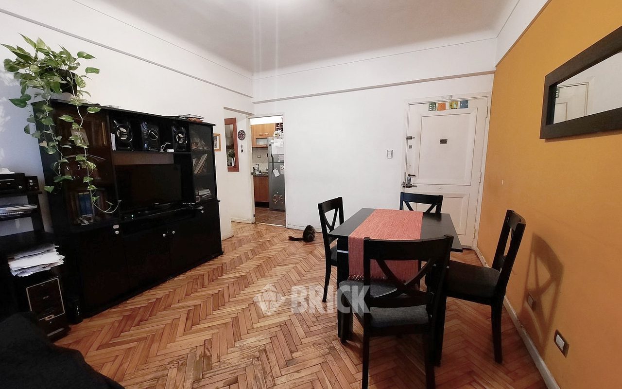 RIVADAVIA, AV. al 2000 Piso 8 4