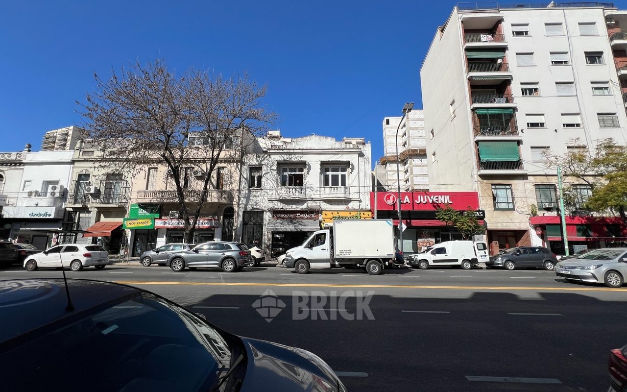 LACROZE, FEDERICO, AV. al 2400 Piso 1 65