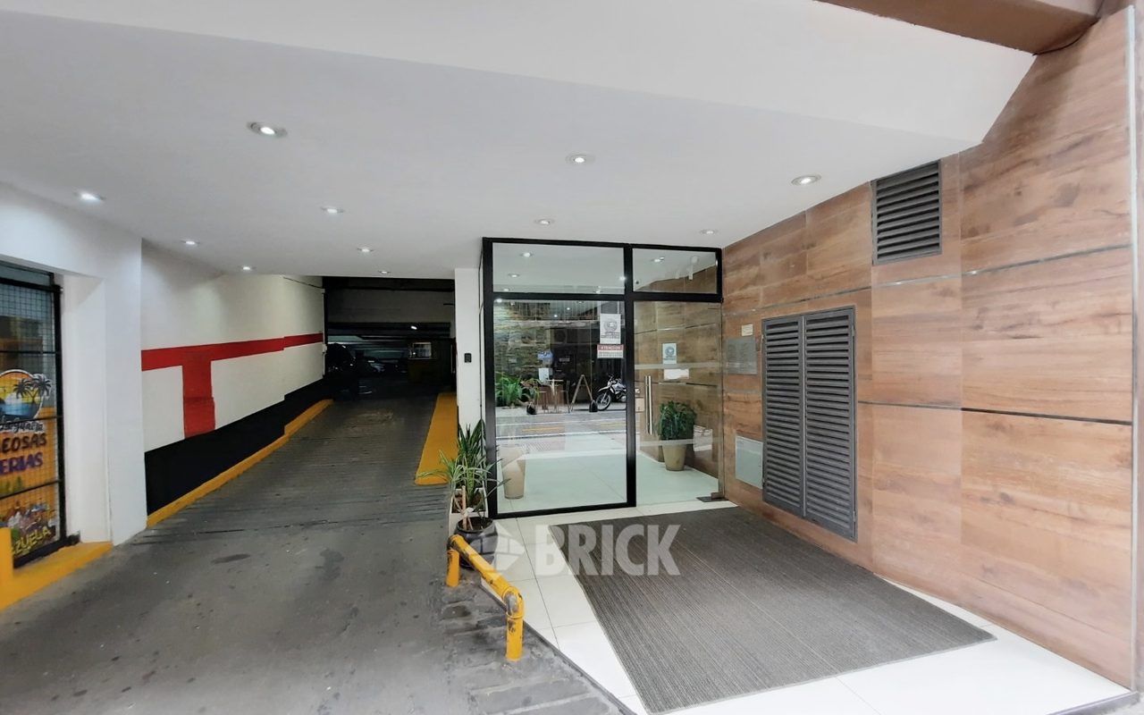 SUIPACHA al 700 Piso 12 24