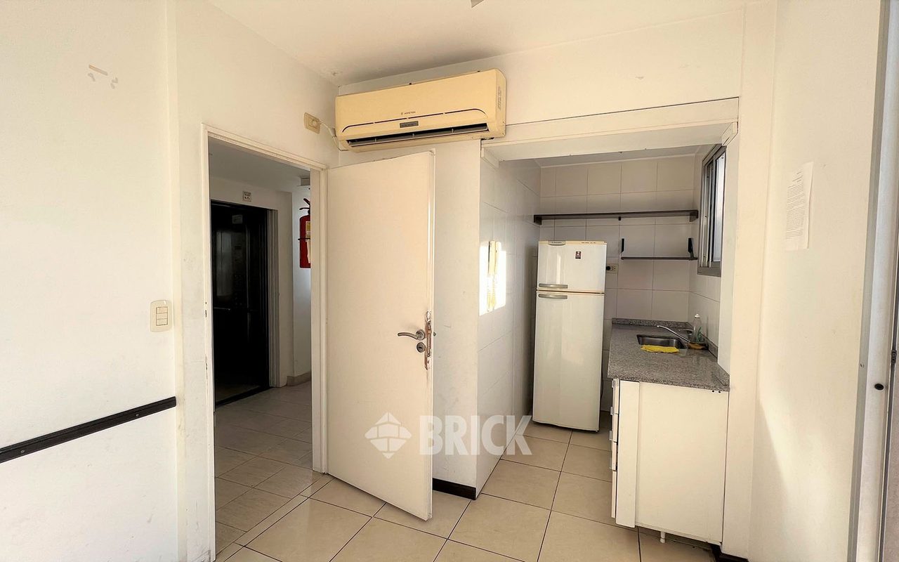 AVELLANEDA, AV. al 1700 Piso 7 17