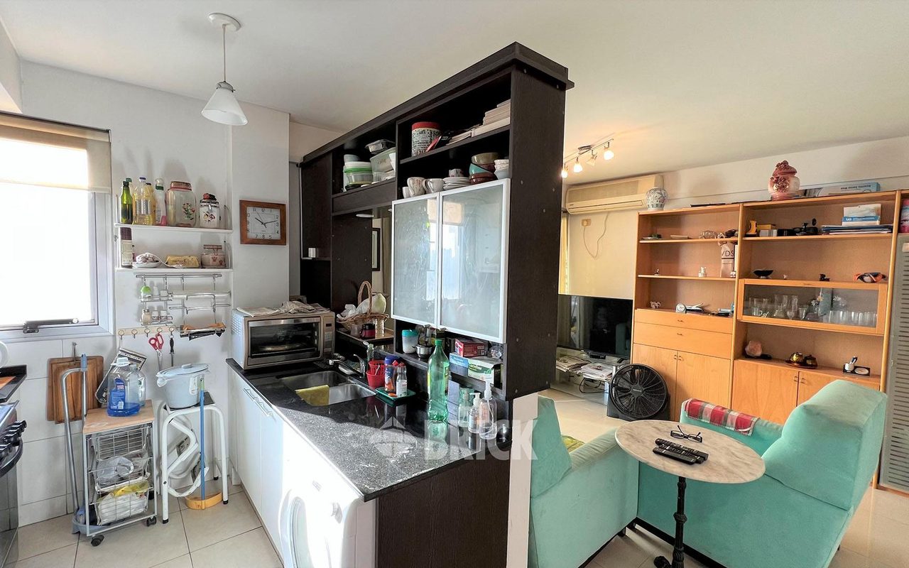 AVELLANEDA, AV. al 1700 Piso 7 4