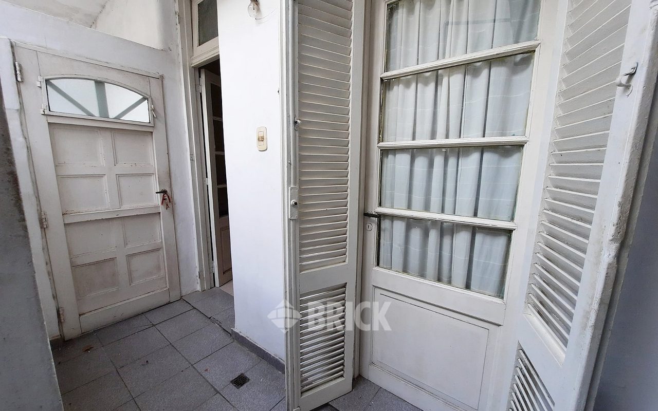 CASEROS, AV. al 2000 Piso 1 4