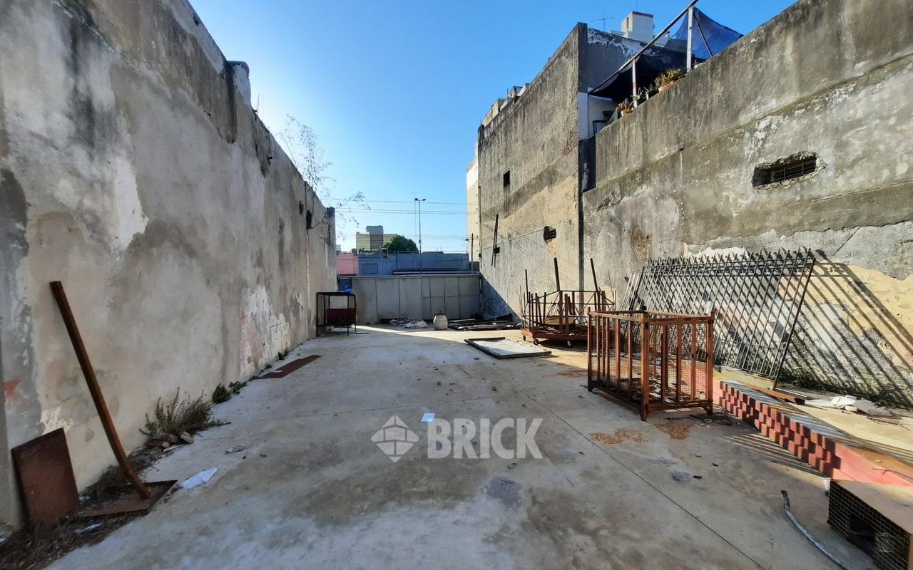 YRIGOYEN, HIPOLITO, AV. al 6600 8