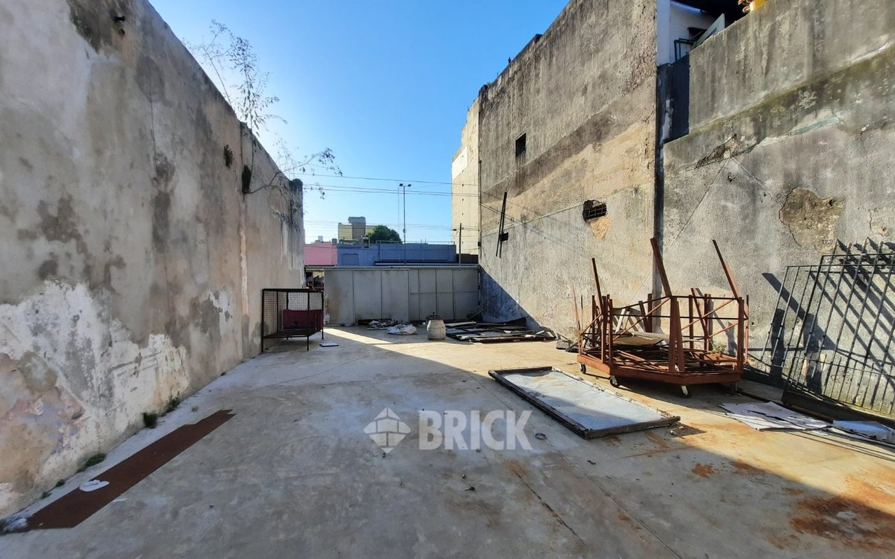 YRIGOYEN, HIPOLITO, AV. al 6600 9