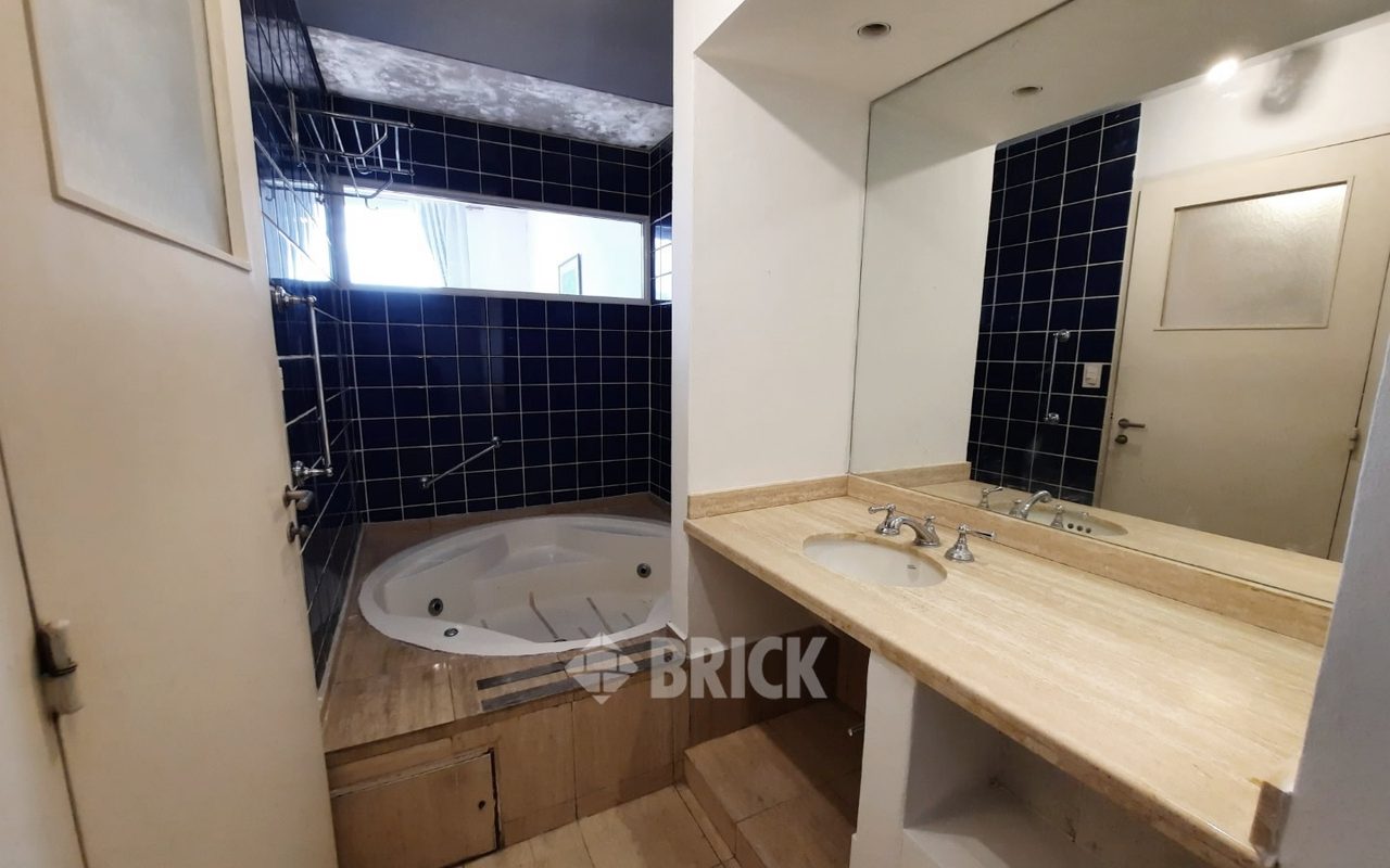 YRIGOYEN, HIPOLITO al 1500 Piso 5 24