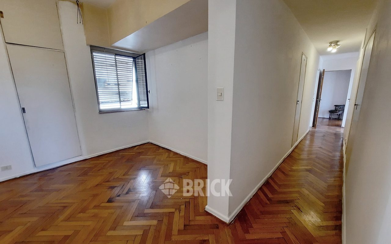 YRIGOYEN, HIPOLITO al 1500 Piso 5 30