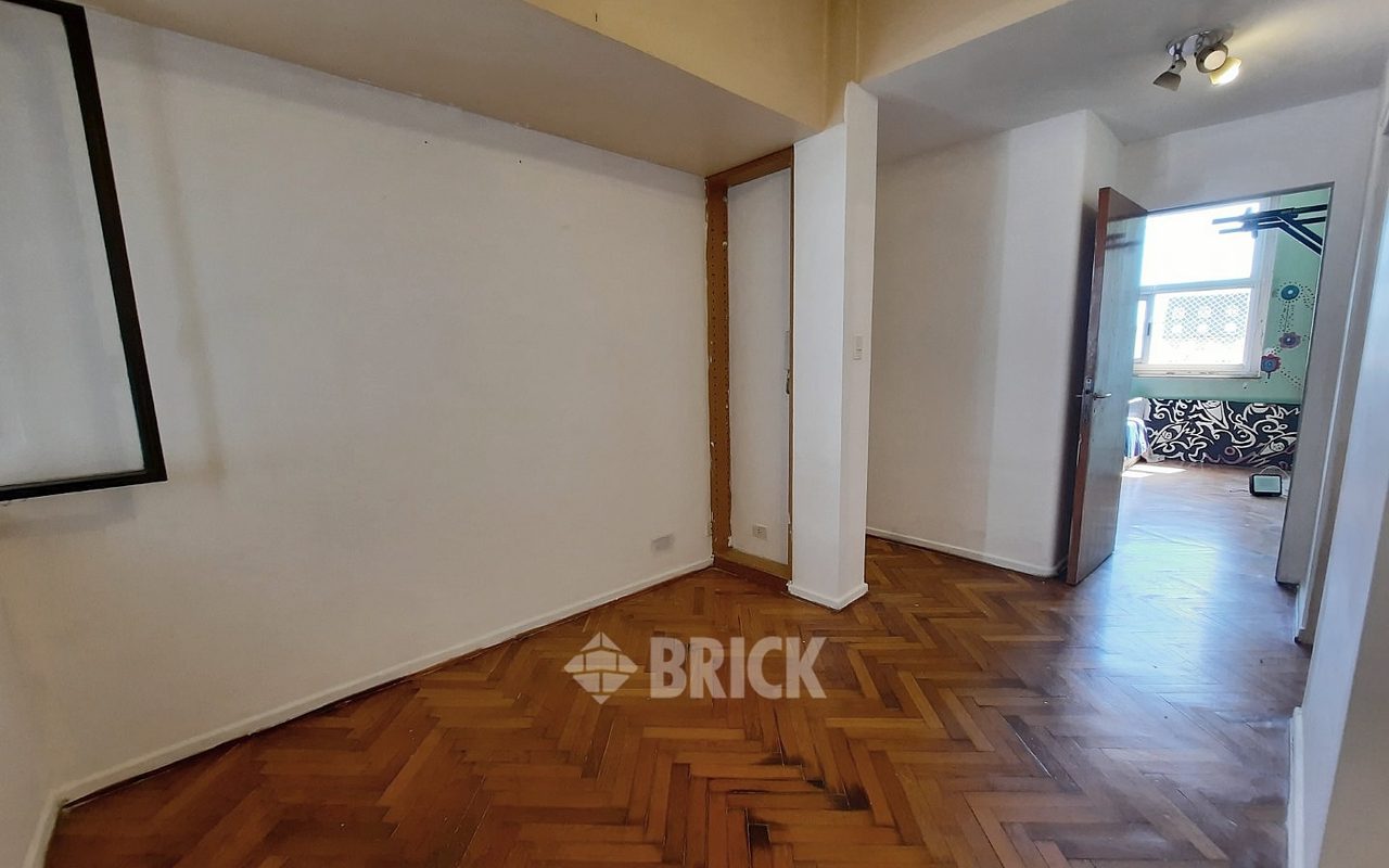 YRIGOYEN, HIPOLITO al 1500 Piso 5 32