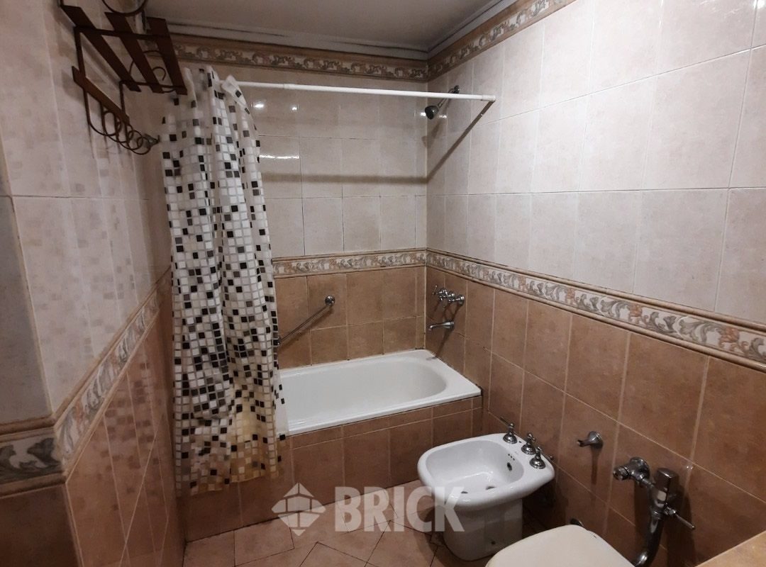 YRIGOYEN, HIPOLITO al 1500 Piso 5 33