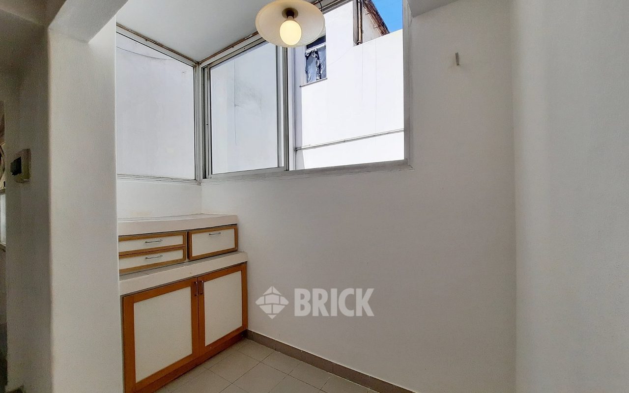 YRIGOYEN, HIPOLITO al 1500 Piso 5 38