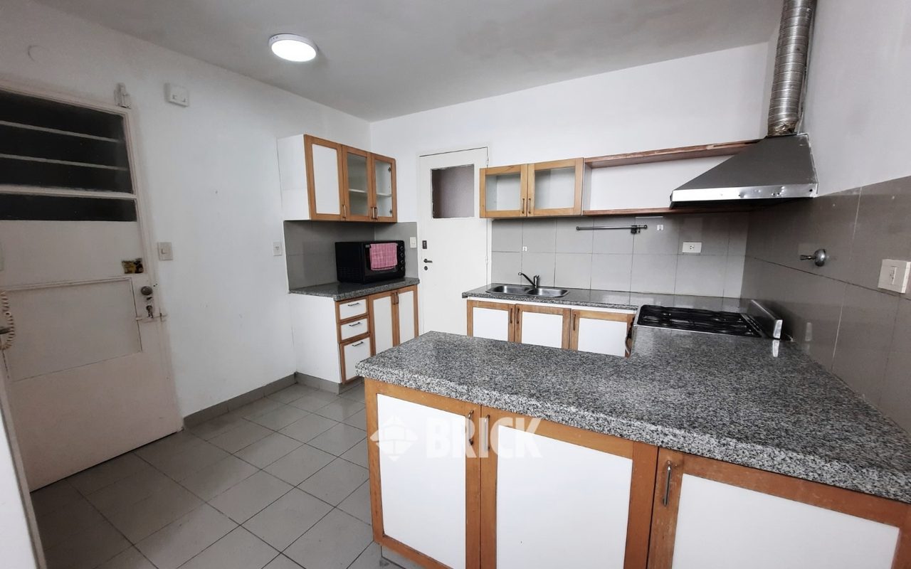 YRIGOYEN, HIPOLITO al 1500 Piso 5 40