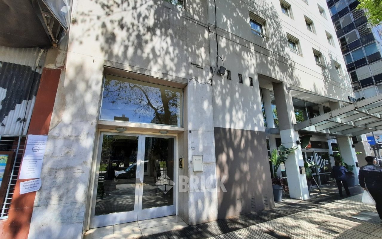 YRIGOYEN, HIPOLITO al 1500 Piso 5 56