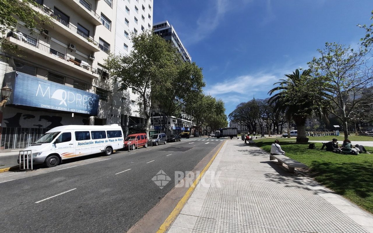 YRIGOYEN, HIPOLITO al 1500 Piso 5 58