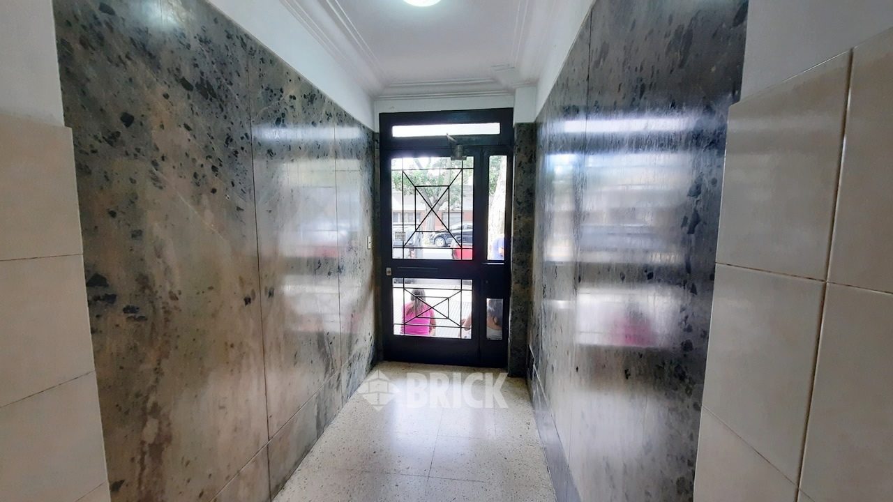 COBO, AV. al 1400 Piso 3 18