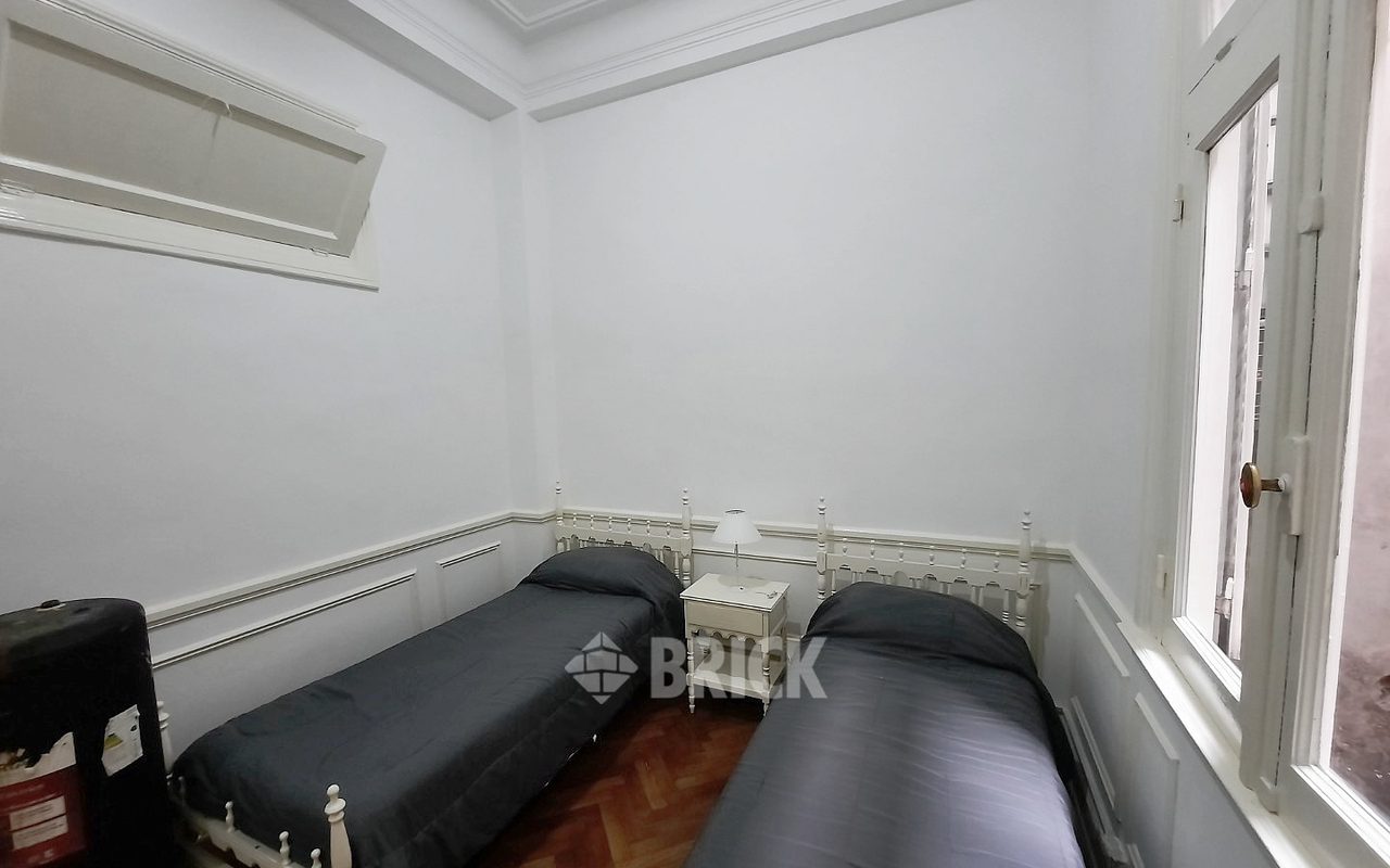 URUGUAY al 100 Piso 2 20