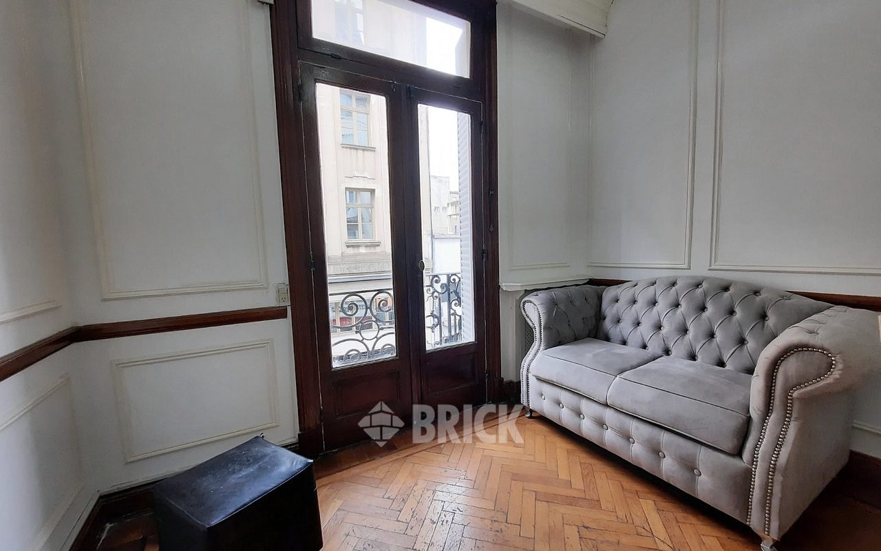 URUGUAY al 100 Piso 2 3