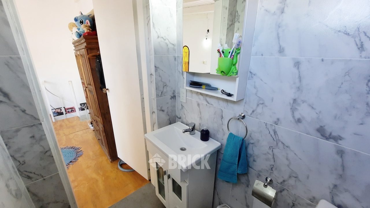 RODRIGUEZ, MANUEL al 1500 Piso 1 23