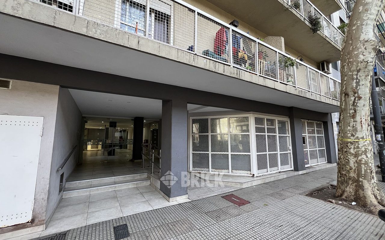 CALVO, CARLOS al 2100 Piso 14 19