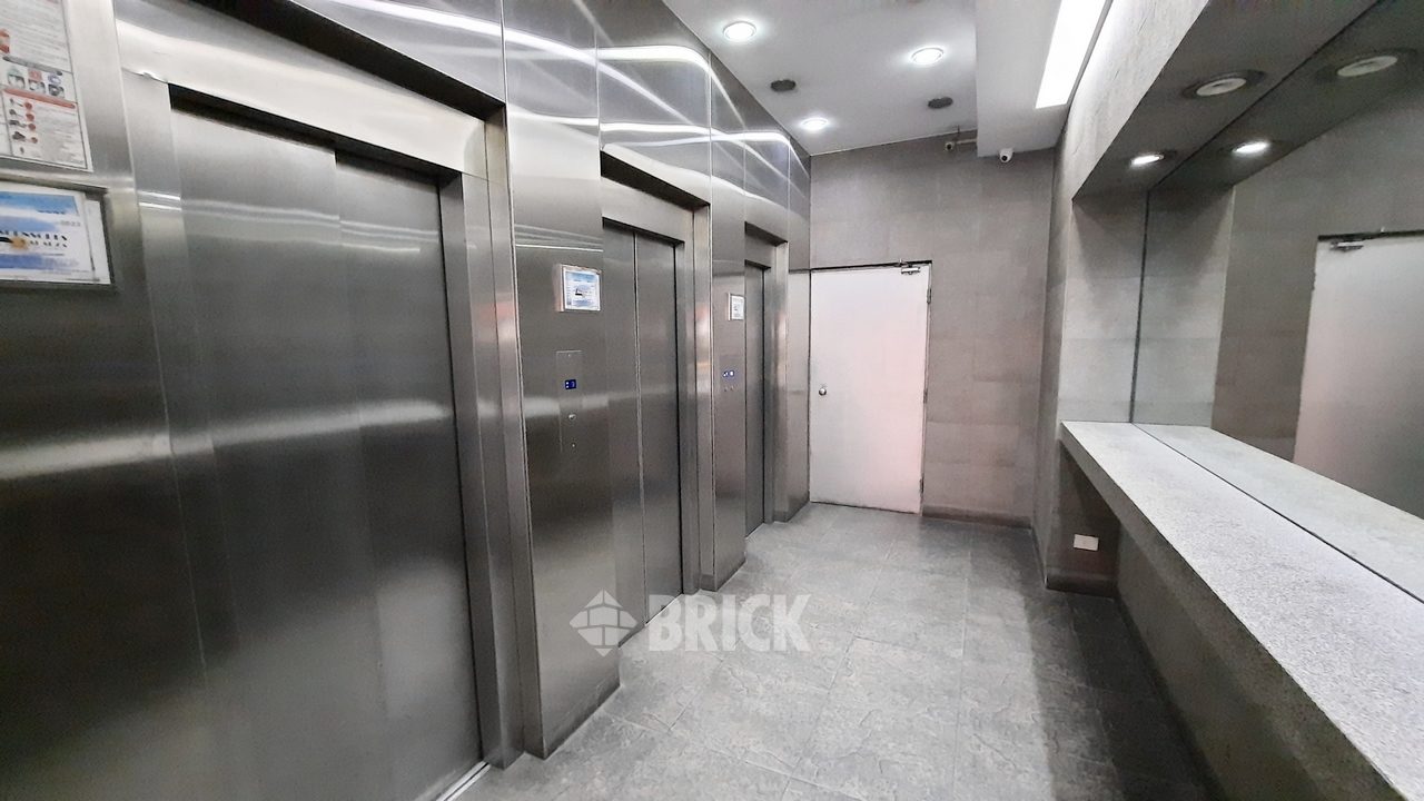 CORRIENTES, AV. al 1800 Piso 7 28