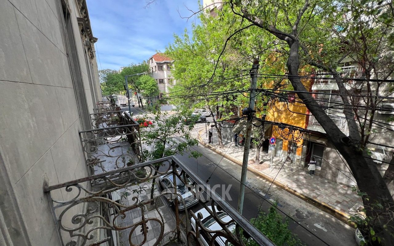 ALBERDI, JUAN B., AV. al 3200 Piso 1 14