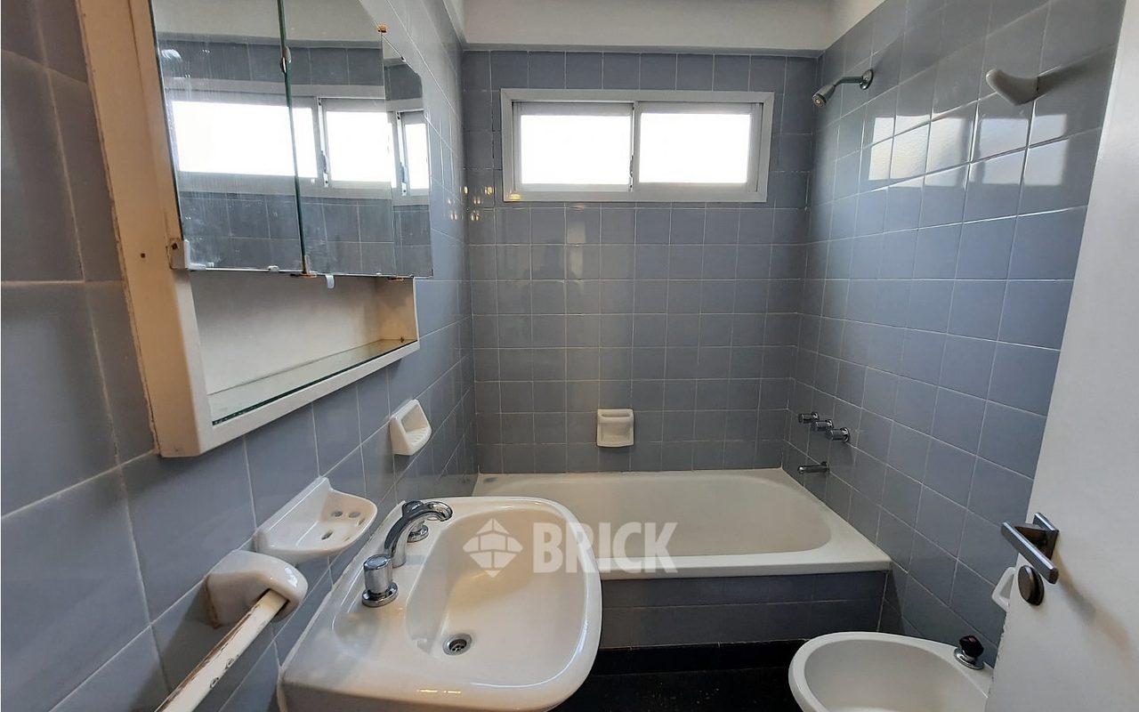 THAMES al 2100 Piso 4 13