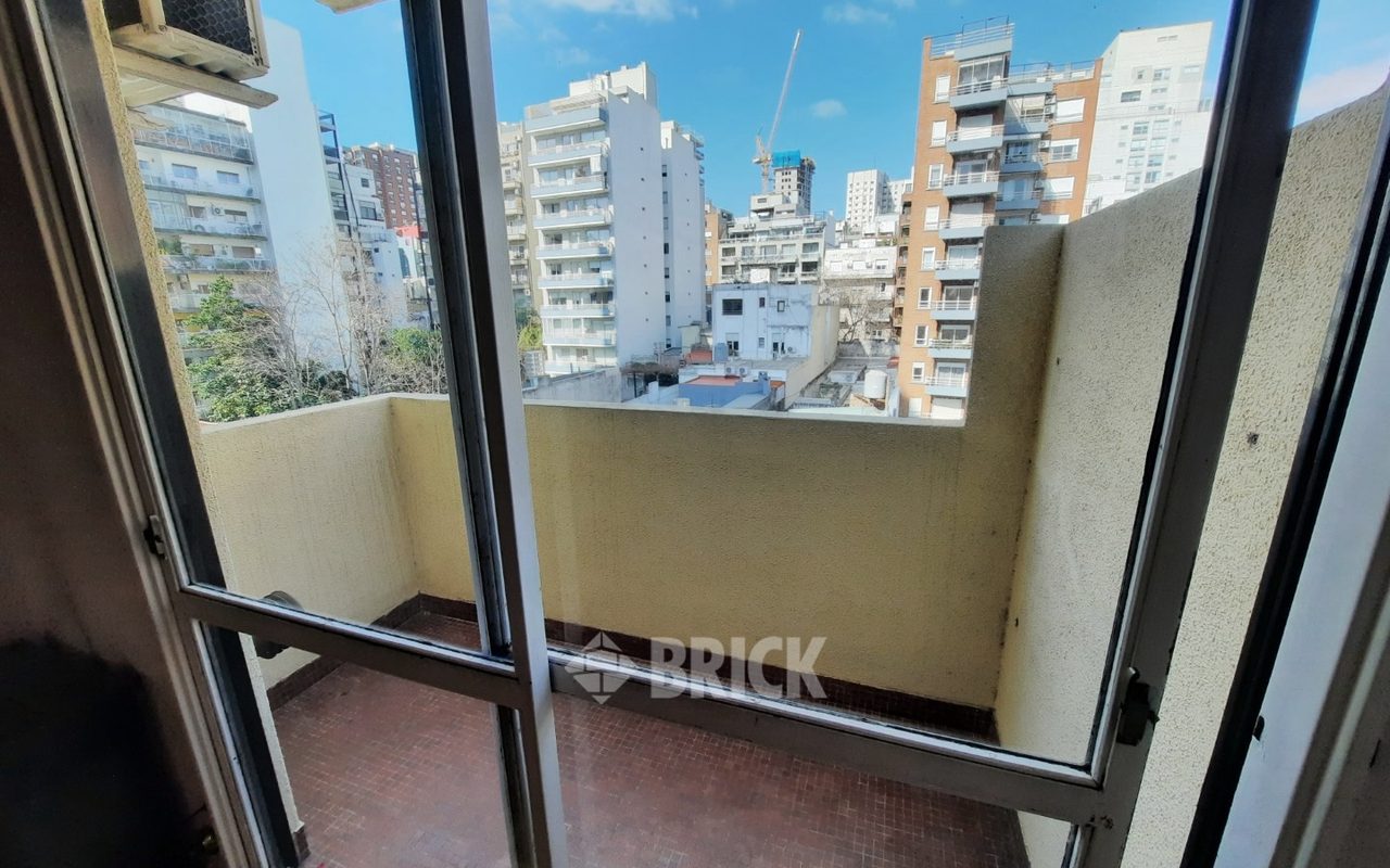 THAMES al 2100 Piso 4 3