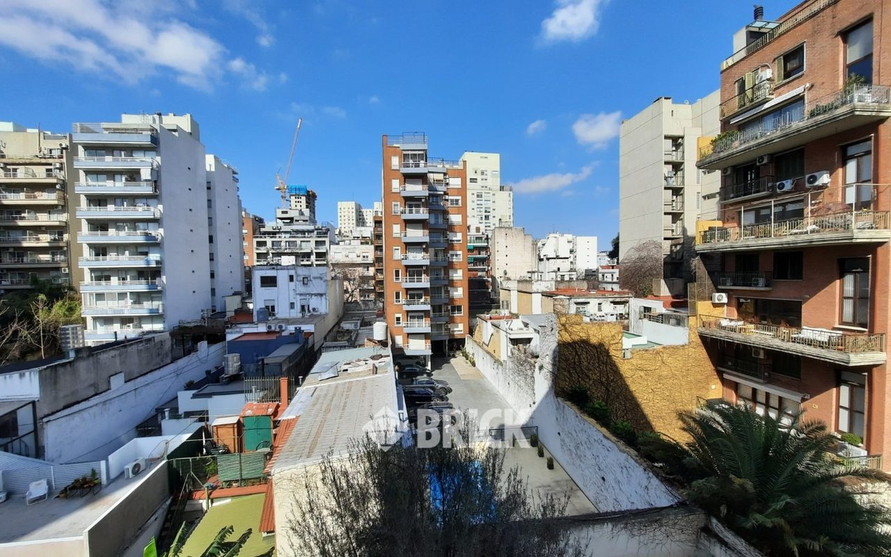 THAMES al 2100 Piso 4 6