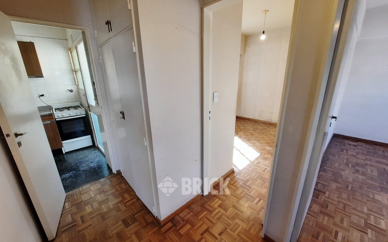 THAMES al 2100 Piso 4 8