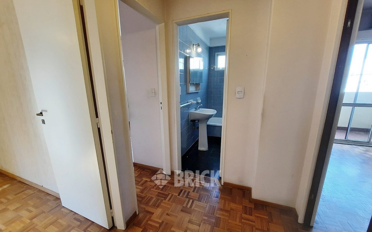 THAMES al 2100 Piso 4 9