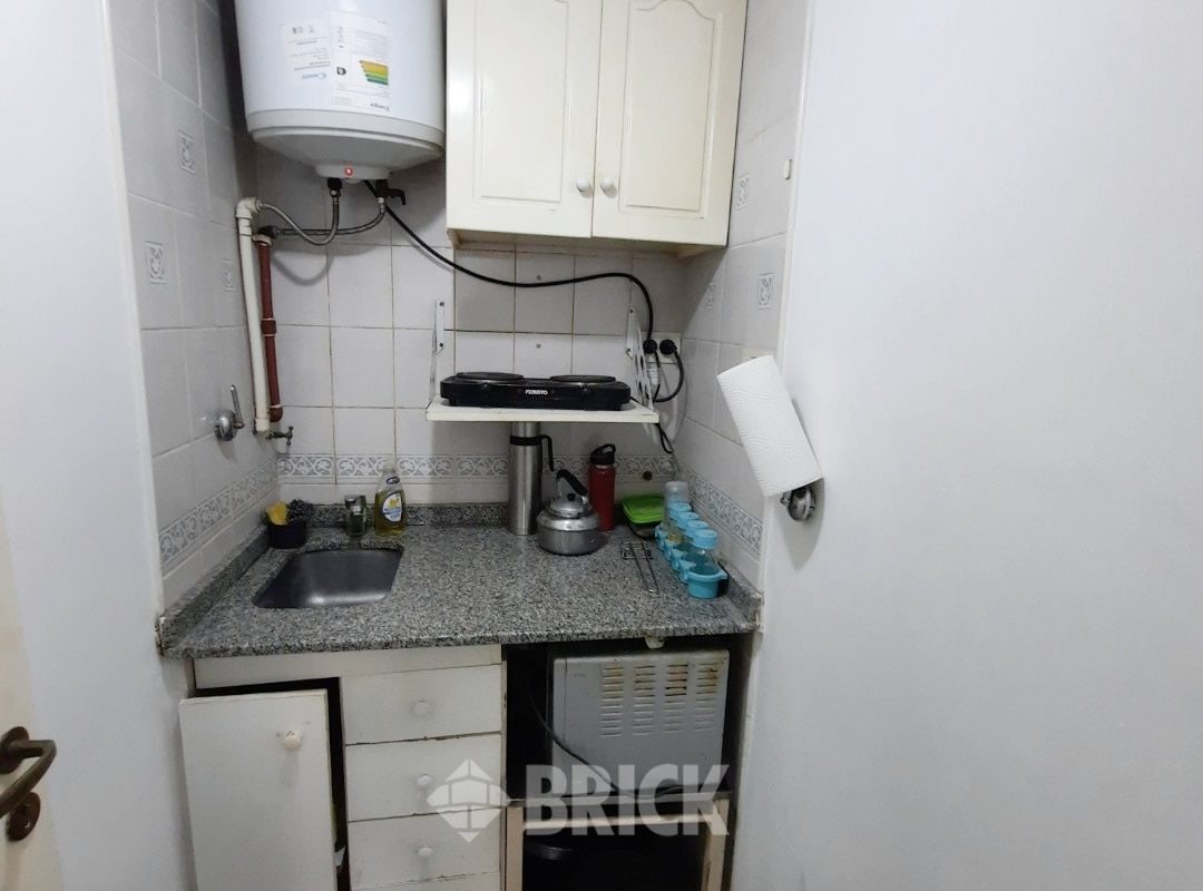 ECUADOR al 1300 Piso 8 15