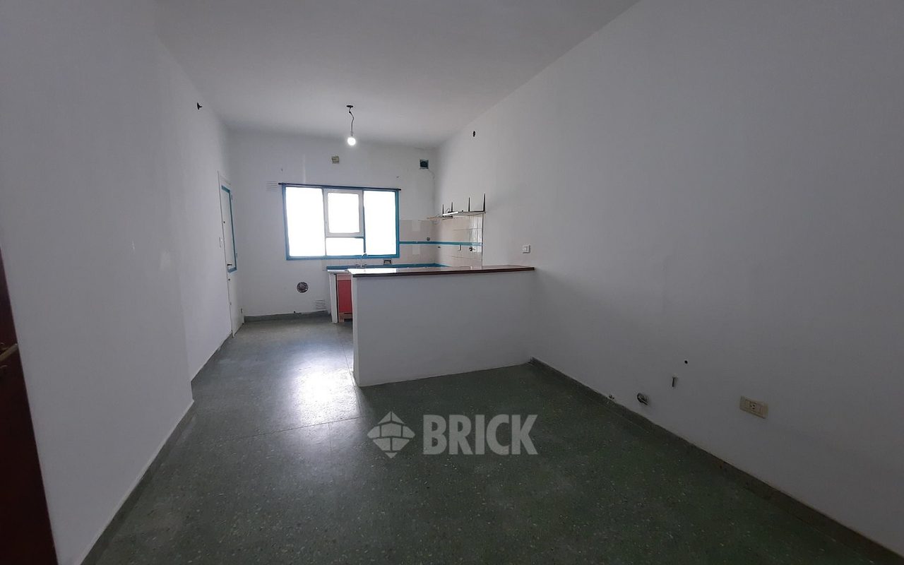 ZAPIOLA, AV. al 800 14