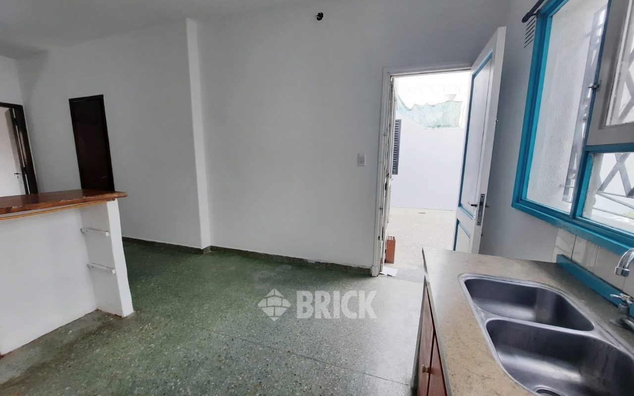 ZAPIOLA, AV. al 800 18