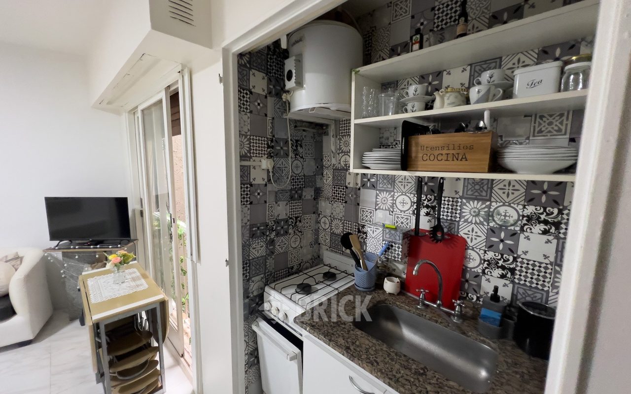 PERON, EVA, AV. al 1500 Piso 5 4