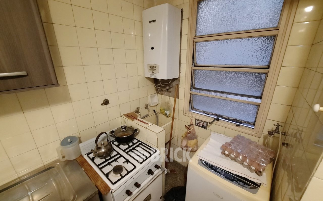 SALGUERO, JERONIMO al 1700 Piso 2 18