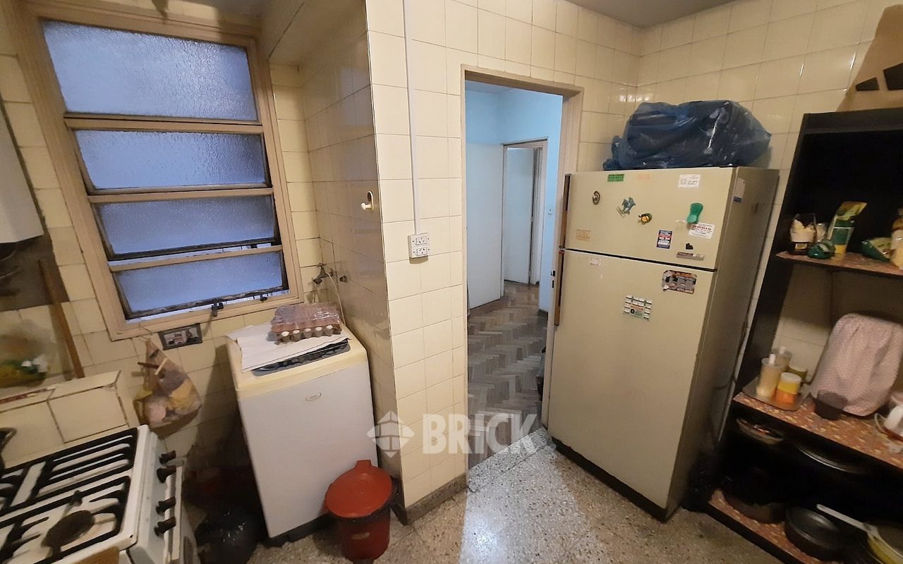 SALGUERO, JERONIMO al 1700 Piso 2 19