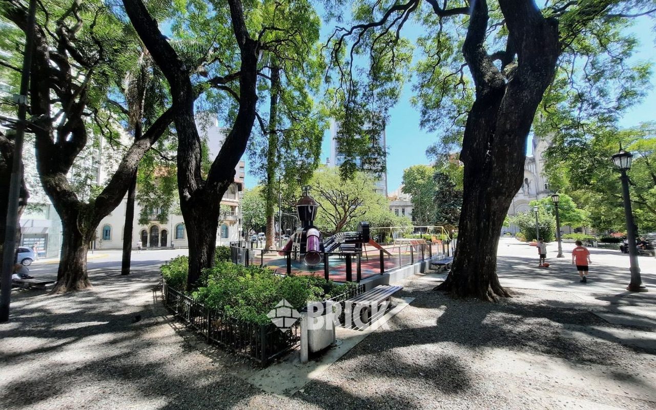 SALGUERO, JERONIMO al 1700 Piso 2 28