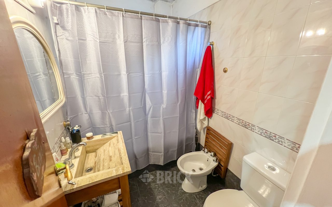DOBLAS al 1700 Piso PB 23