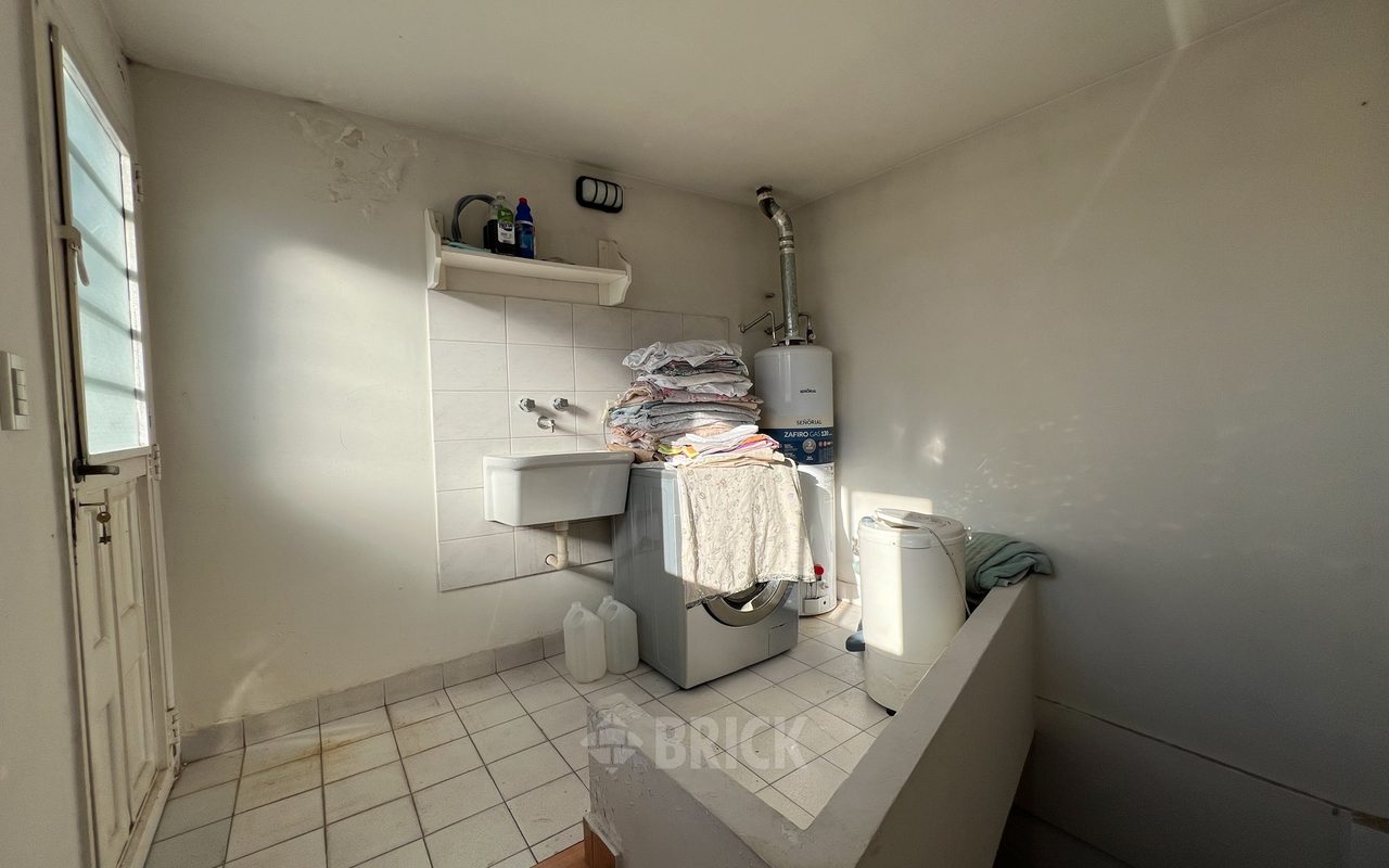 DOBLAS al 1700 Piso PB 33