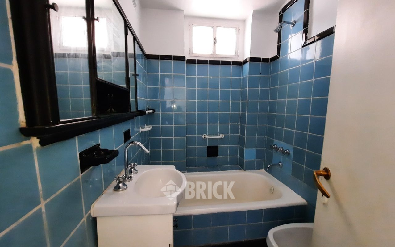 RIVADAVIA, AV. al 2100 Piso 10 13