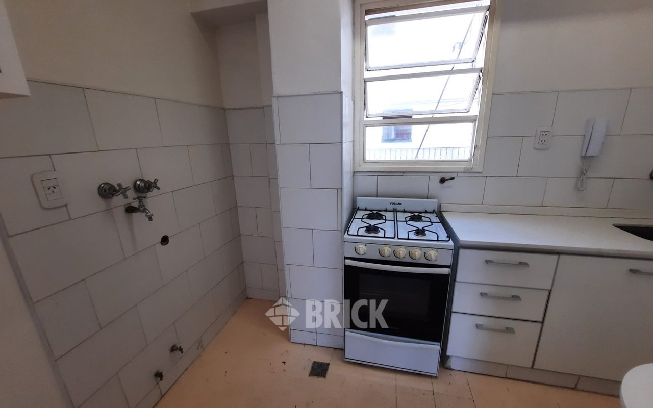 RIVADAVIA, AV. al 2100 Piso 10 19