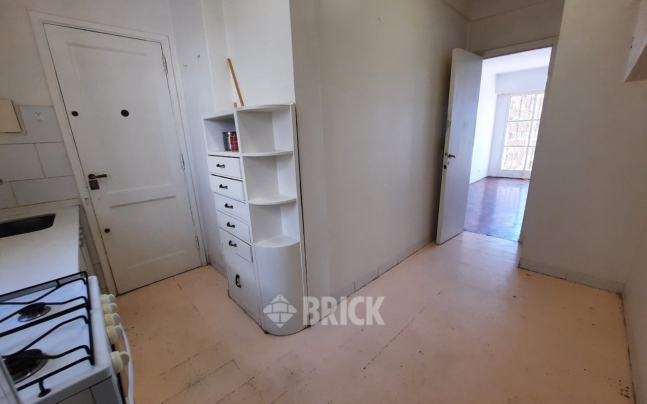 RIVADAVIA, AV. al 2100 Piso 10 20